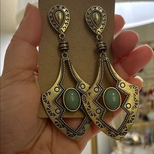 Vintage-Style Gold Tone Drop Earrings with Green Stone